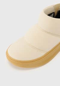 Sorel OUT N ABOUT™ IV - Joggesko - honey white/gum