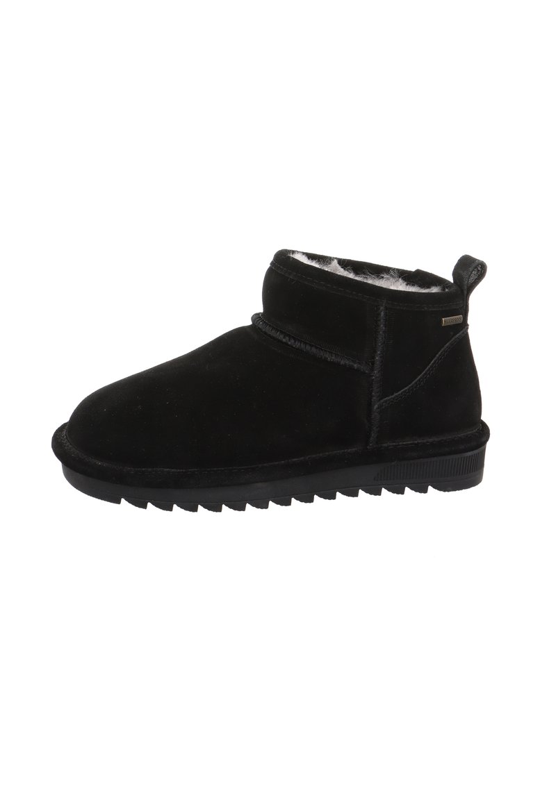 Schwarze Wildleder Stiefelette mit weichem Fleece-Futter, niedrigem Schaft und strukturiertem Gummisohle mit rutschfestem Profil.