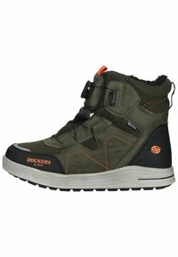 Zielono-czarne trampki typu high-top z teksturowaną cholewką, pomarańczowymi akcentami i systemem sznurowania na zamek. Posiadają wyściełane wnętrze i gumową podeszwę.