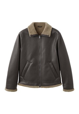 Giacca in pelle marrone con colletto in shearling, chiusura con zip e due tasche laterali; texture morbida, vestibilità comoda e dettagli beige a contrasto.