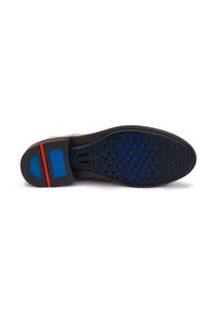Suola di scarpa marrone con una base in gomma blu testurizzata, caratterizzata da un motivo a nido d'ape e una striscia rossa sul tallone. Accentuata da un battistrada nero.