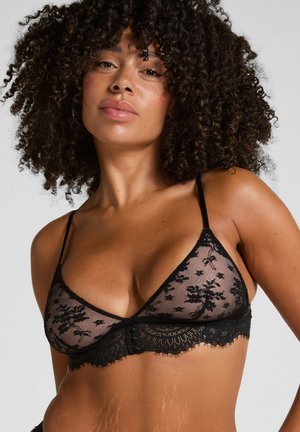Bralette en dentelle noire avec des bonnets en maille transparente, broderie florale, bretelles ajustables et bordure en dentelle festonnée le long de la bande et des bonnets.