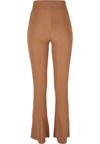Pantalons évasés marron à côtes avec une taille haute. Le tissu a une texture lisse et des rayures verticales le long de la longueur.