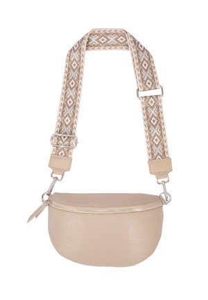 Beige Leder Umhängetasche mit strukturiertem Finish, ergänzt durch einen gemusterten Träger mit Rauten. Silberne Beschläge verleihen zusätzliche Details.