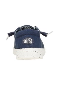 Sneaker in tela blu navy con suola bianca a macchie contrastanti, dotata di linguetta e fodera con motivo unico. Logo visibile sul tallone.