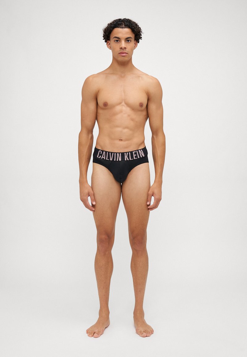 Calvin Klein Underwear HIP BRIEF INTENSE POWER 3 PACK - Fecskék - black/syrah/sand/brown