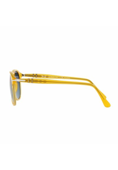 Occhiali da sole polarizzati con montatura in plastica gialla, lenti grigie e sottili tempie gialle. Design elegante con una finitura lucida.