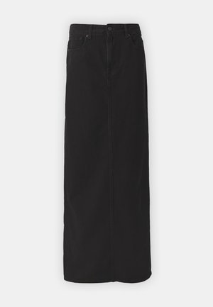 Crna traper maxi suknja s ravnim krojem, prednjim džepovima, petljicama za remen i jednim dugmetom za zatvaranje u struku. Glatka tekstura tkanine.