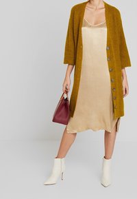 Kaffe Chaqueta de punto - mustard yellow