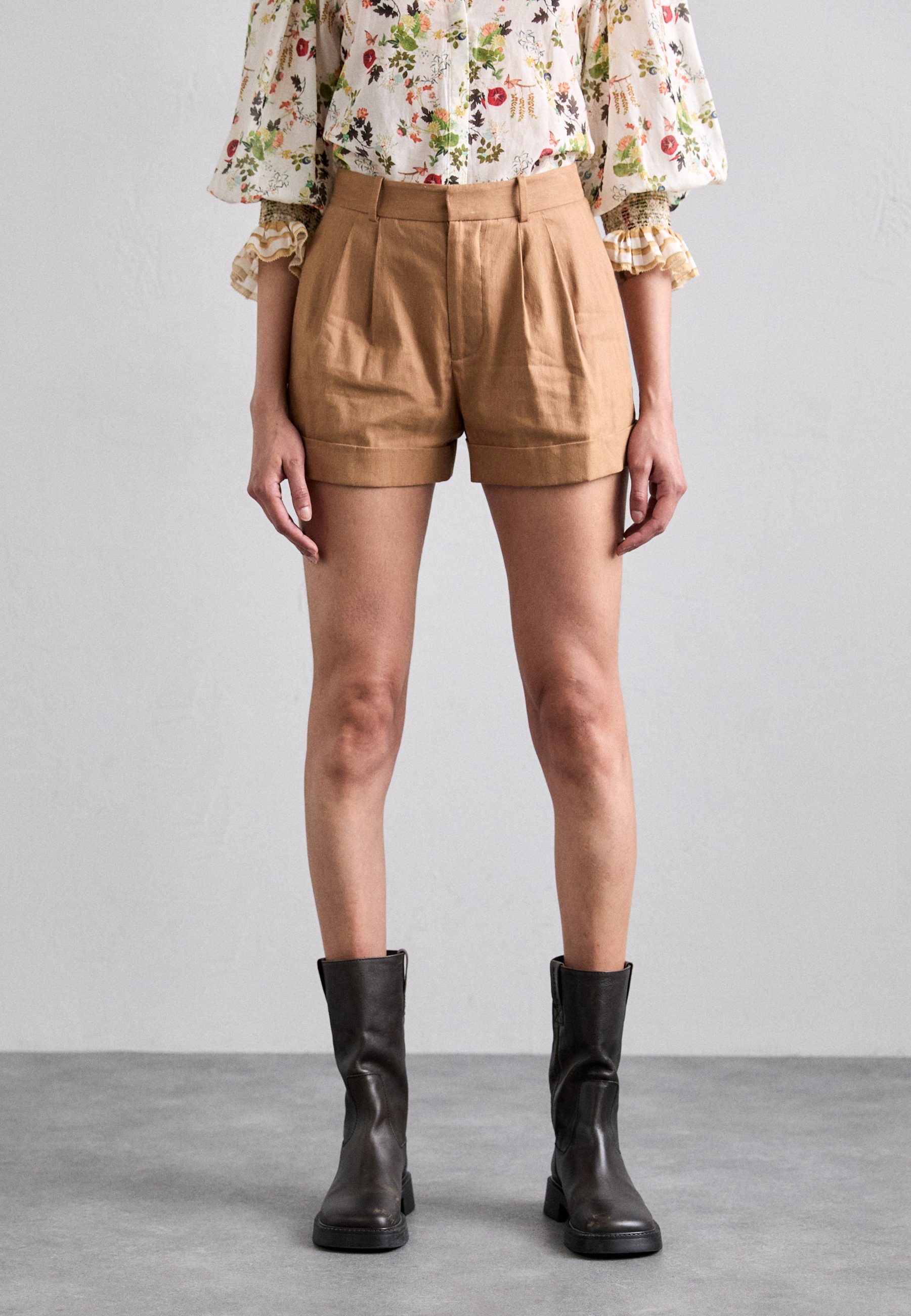 Alice + Olivia CONRY PLEATED CUFF - Shorts - tan - Zalando.co.uk