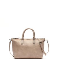 Strukturerad beige läderväska med två kraftiga korta handtag och en avtagbar rem. Har nitar längs toppen och en dragkedjestängning.