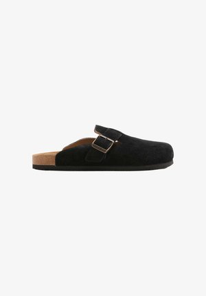 Marks & Spencer, - Drewniaki i Chodaki