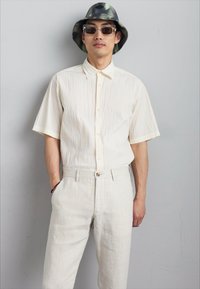 NN.07 THEO - Kelnės - beige