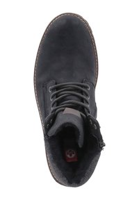 Bottines en cuir noir avec un design à lacets, un col rembourré et des détails de surpiqûres brunes. Doublure moelleuse et logo visible à l'intérieur.