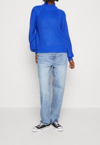 Noisy May Stickad tröja - blue