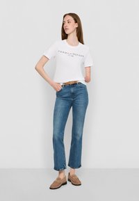 Tommy Hilfiger LOGO - Print T-shirt - optic white