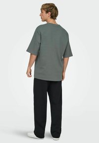 Only & Sons ONSROBBY - T-shirt basic - castor gray