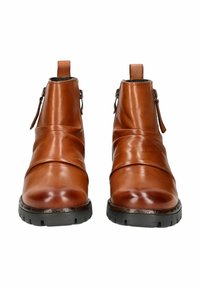Bottines en cuir marron avec une finition lisse, dotées de zips latéraux, d'accents cousus et d'une semelle en caoutchouc noir texturé.