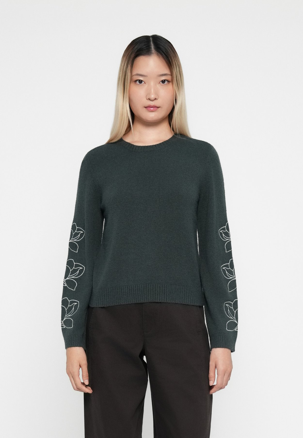 ONLATIA FLOWER O NECK 