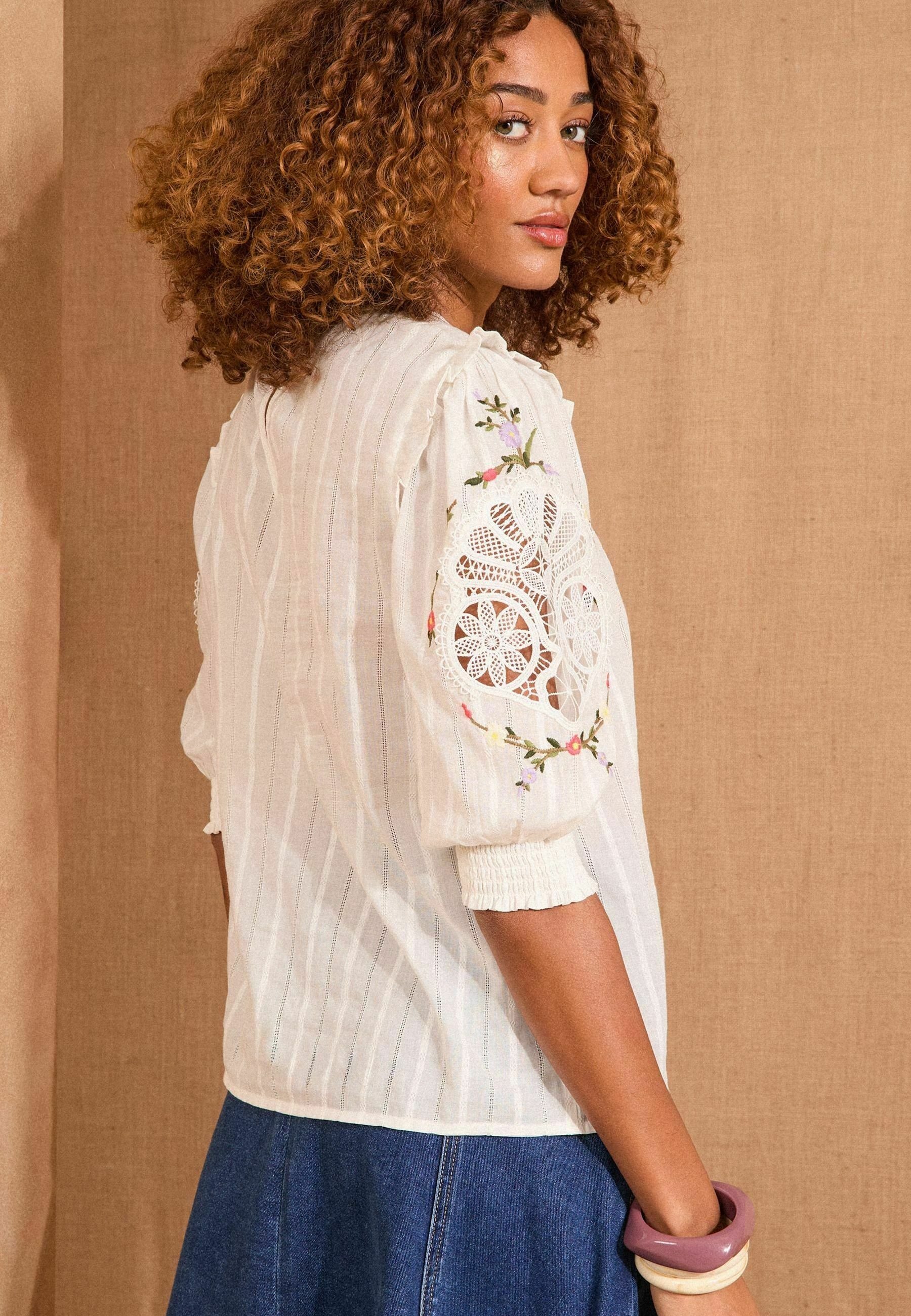 Love & Roses REGULAR FIT - CROCHET INSERT EMBROIDERED 3/4 SLEEVE