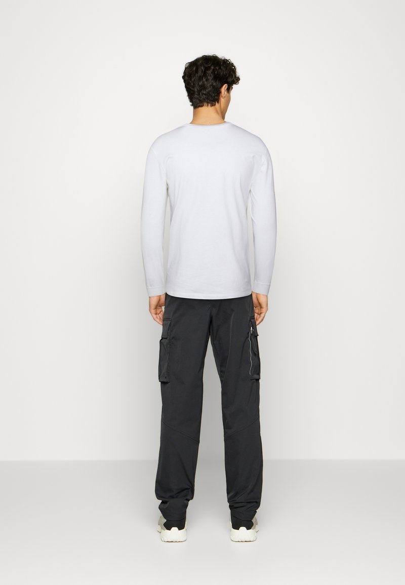 Herren T-Shirts basic | Jordan TEAM CREW Langarmshirt white/gym red/weiß - XJ11466 Herren T-Shirts basic | Jordan TEAM CREW Langarmshirt white/gym red/weiß - XJ11466