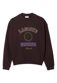 Sudadera marrón oscuro con gráfico frontal de texto en varios colores, incluyendo "LACOSTE", "TENIS" y "HERENCIA". Puños y cuello acanalados.