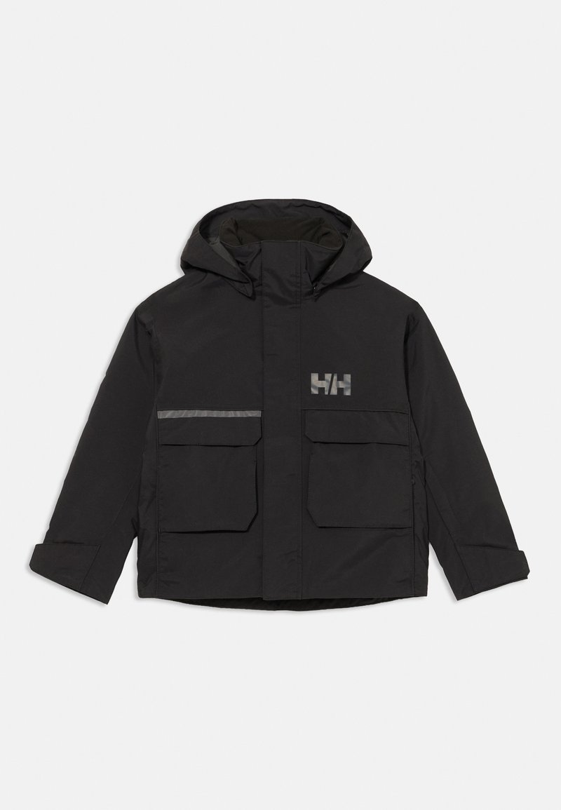 Schwarze, mit Kapuze versehene Winterjacke mit Fronttaschen, reflektierendem Streifen über der linken Tasche und reflektierendem "HH"-Logo auf der Brust.