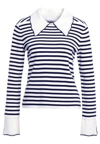 Chemise à manches longues blanche rayée marine avec un large col blanc boutonné et des poignets blancs avec des détails de boutons.