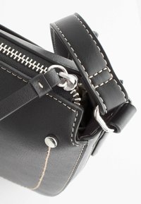 Next SADDLE STANDARD - Schoudertas - black