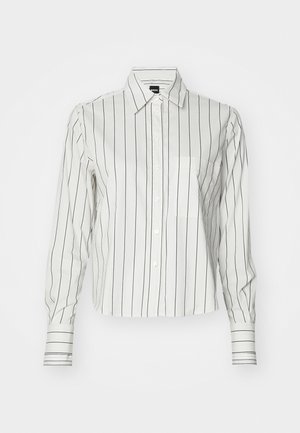 Valge pika varrukaga särk, millel on õhukesed vertikaalsed mustad triibud, brošüüriga krae, esitasku ja mansetid.