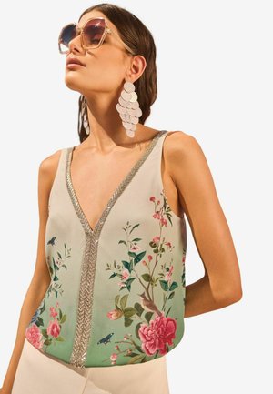 Love & Roses PETITE FIT - V-NECK EMBELLISHED FLORAL TRIM - Blūze - green