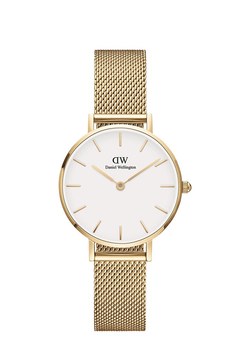 Goldmesh-Uhrenarmband mit Zifferblatt in Weiß, goldenen Stundenmarkierungen und Zeigern. Verfügt über ein rundes Gehäuse und den Markennamen "Daniel Wellington."