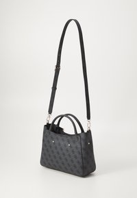 Borsa nera con materiale testurizzato, dotata di manici superiori doppi e di una tracolla removibile. Motivo del logo discreto e accenti dorati.