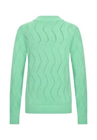 Suéter de punto verde menta con cuello y puños acanalados, con un patrón de ondas en toda la tela y un dobladillo recto.