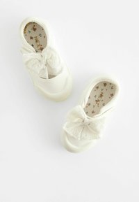 Next MARY JANE  - Pahkluurihmadega baleriinad - white