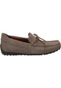 Graue Wildlederschlappen mit Schnürung, runder Zehenpartie und einer strukturierten schwarzen Gummisohle. Mit gestickten Details entlang der Kanten.