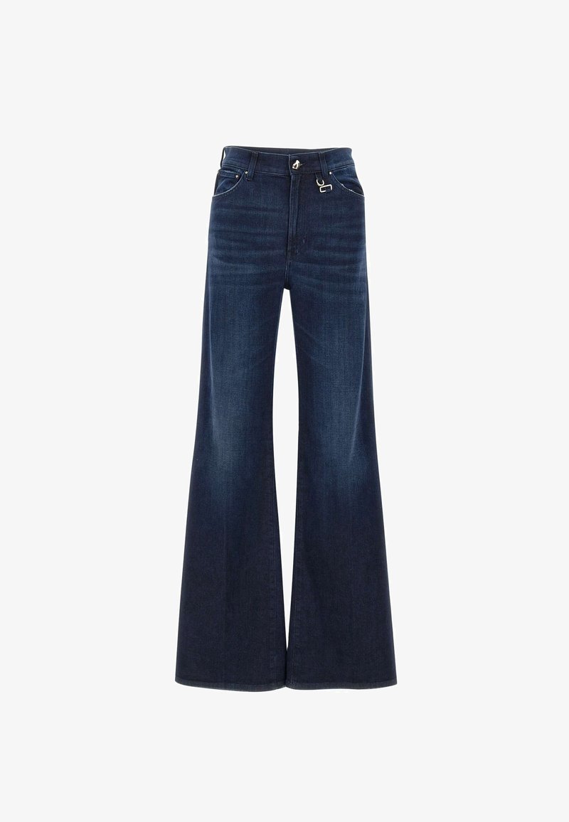 Jean à jambe large en denim bleu foncé, avec une taille haute, cinq poches et un léger délavage. Comprend des détails métalliques sur la ceinture.