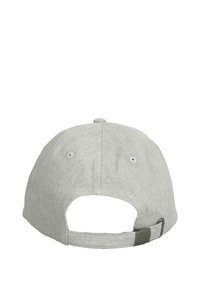 Grau getönte Kappe mit runder Form, hergestellt aus strukturiertem Stoff, mit einem verstellbaren Riemen auf der Rückseite und Belüftungsöffnungen.