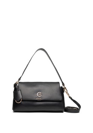 Borsa a tracolla in pelle nera con patta, ferrature dorate, tracolla lunga removibile e logo in rilievo al centro davanti.