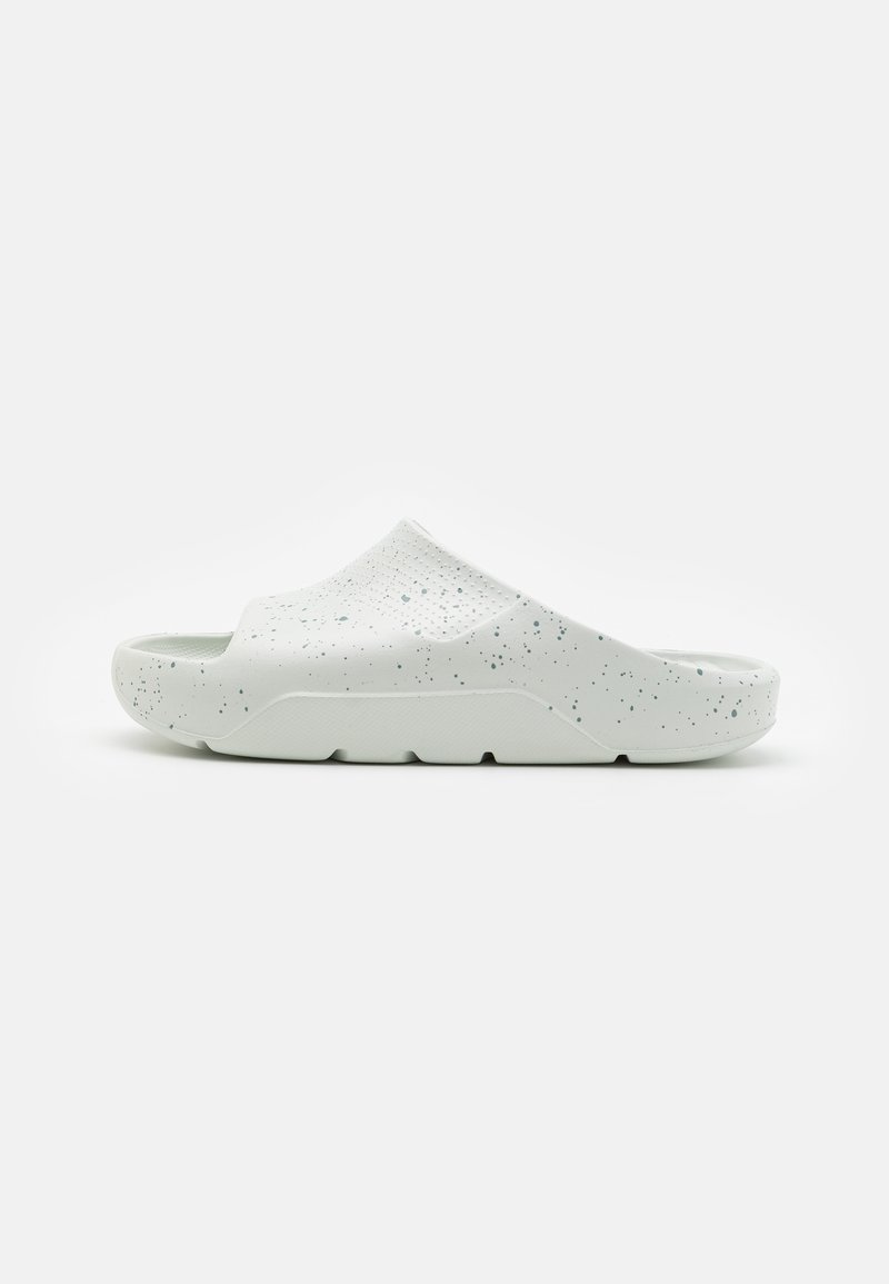 Jordan JORDAN POST SLIDE UNISEX - Sandalias planas - light silver/mica green
