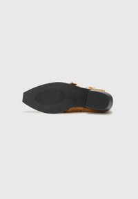RAID COLE - Botines camperos - tan