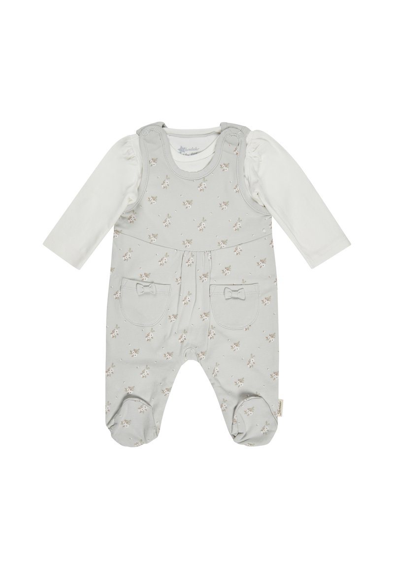 Grau gemusterter Baby-Overall mit angenähtem weißen Langarmshirt, vorderen Taschen mit Schleifen und Füßchen.