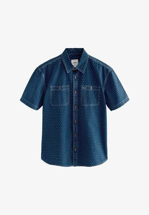 Košeľa s krátkym rukávom na gombíky z tmavo modrého džínsového materiálu s vertikálnym bielym a svetlomodrým prešitím, dvoma náprsnými vreckami a štandardným golierom.