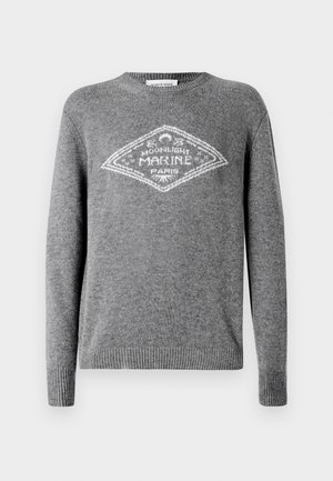 Grå stickad tröja med långa ärmar, rund halsringning och en vit diamantlogotyp med "Moonlight Marine Paris" framtill.