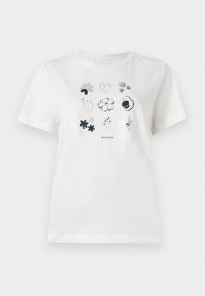 Hvit bomull t-skjorte med et trykt design av blomster og hjerter i marineblått og grått. Rund hals og korte ermer, avslappet passform.
