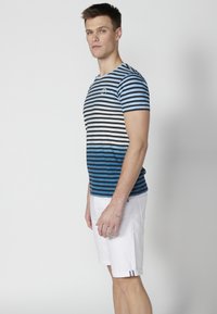 Koroshi SHORT SLEEVE  - Marškinėliai su spaudiniu - azul   blue