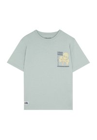 Lichtgroen katoenen T-shirt met korte mouwen, met een gele schedelafbeelding en tekst op de linkerborst. Inclusief een merketiket aan de zoom.