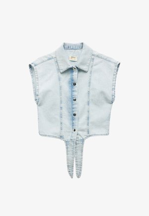 Top senza maniche in denim azzurro chiaro con colletto a punta, chiusura frontale con bottoni e due spacco nella parte inferiore.