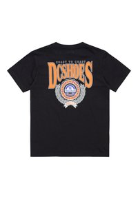 Černé tričko s krátkým rukávem, které ze zadní strany zdobí velká oranžová a bílá grafika s textem a designem vavřínového věnce.