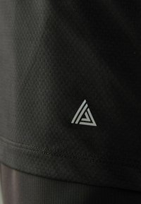 Next Top - black